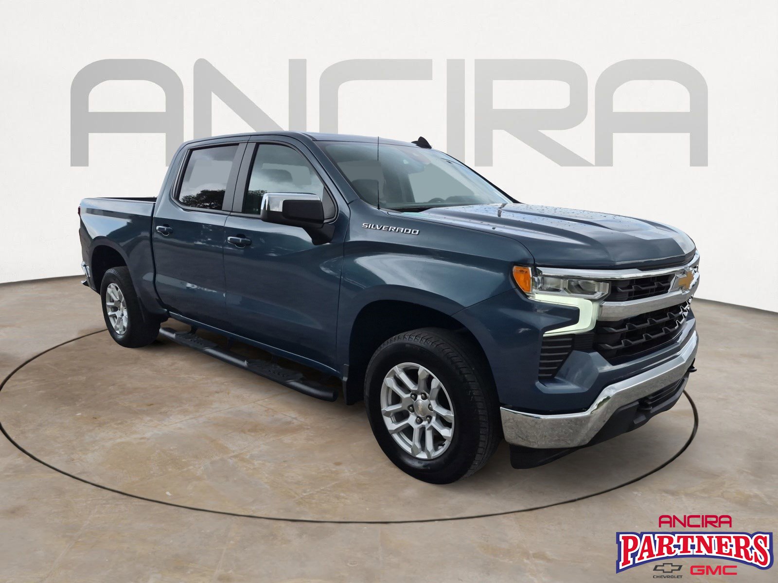 Used 2024 Chevrolet Silverado 1500 LT image 1