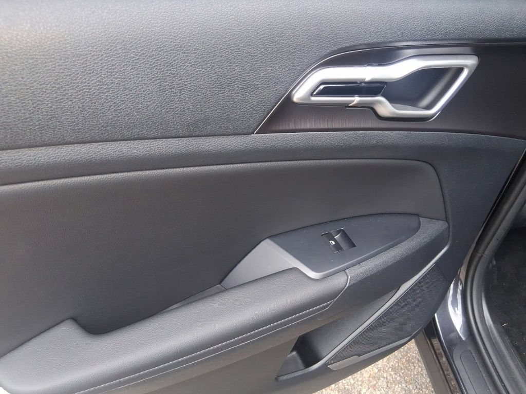 Certified 2026 Kia Sportage EX FWD image 15