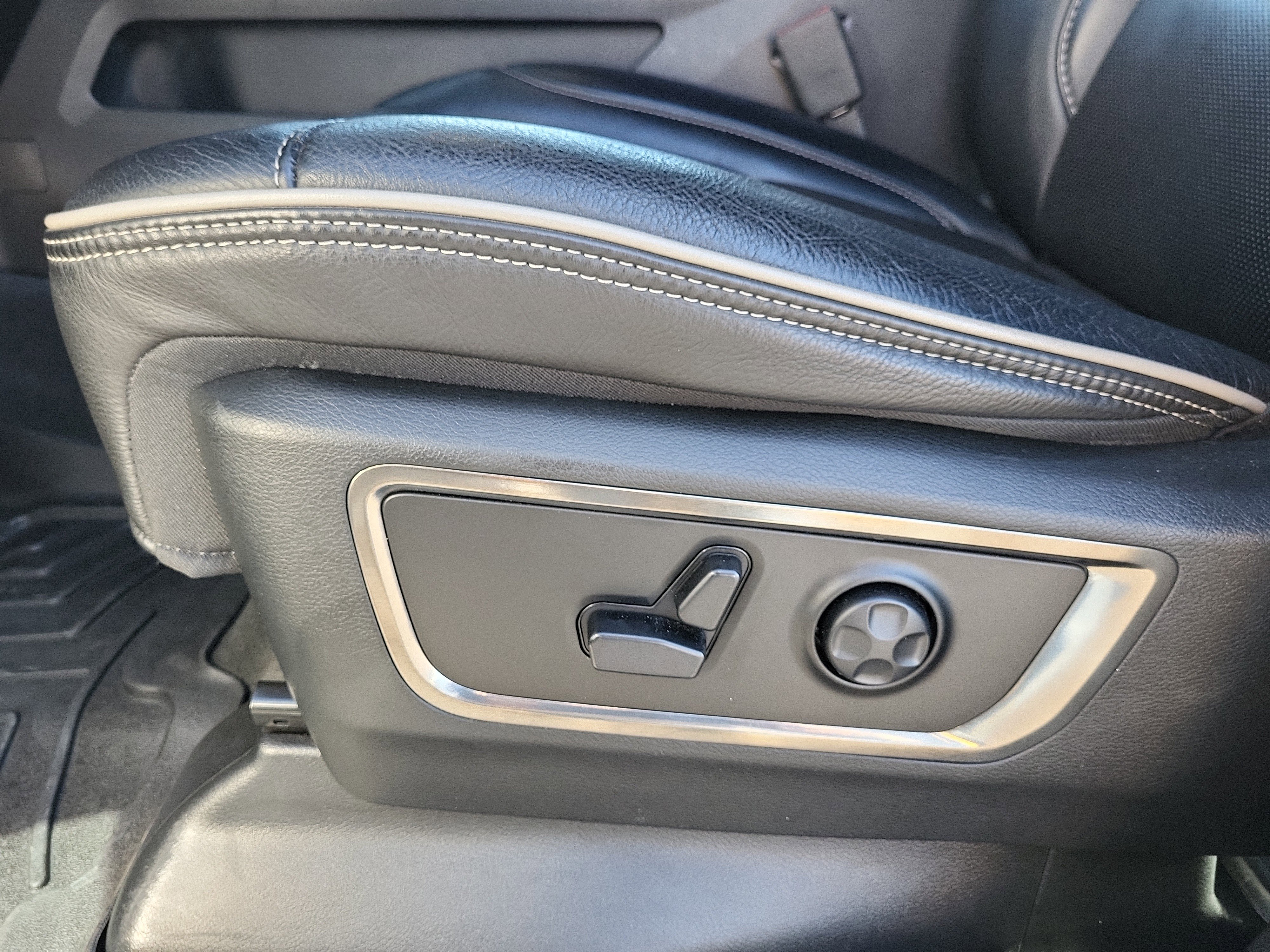 Used 2021 RAM 1500 Limited w/ Night Edition image 14