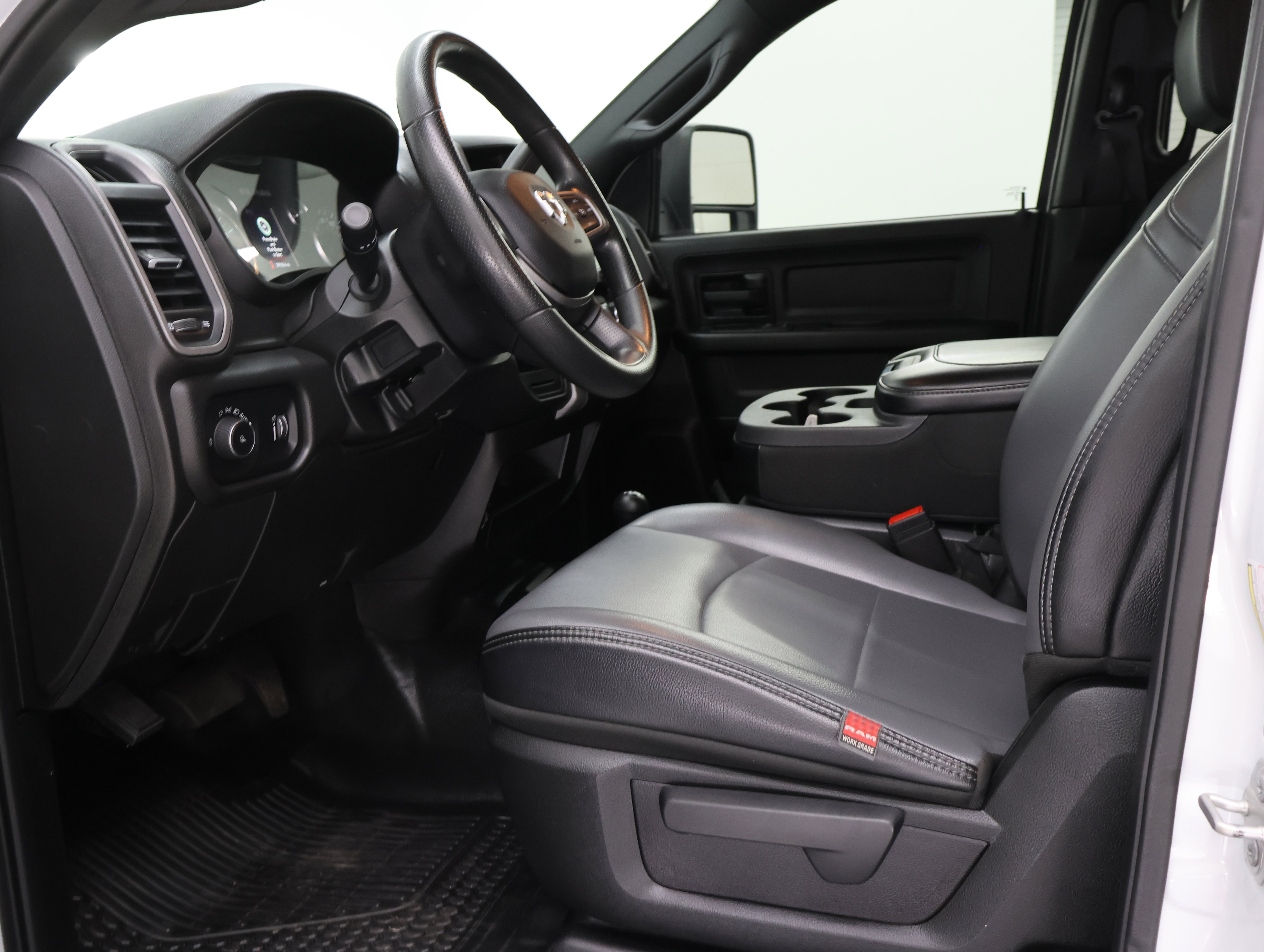 Used 2024 RAM 3500 Tradesman w/ Chrome Appearance Group AWD/4WD image 8