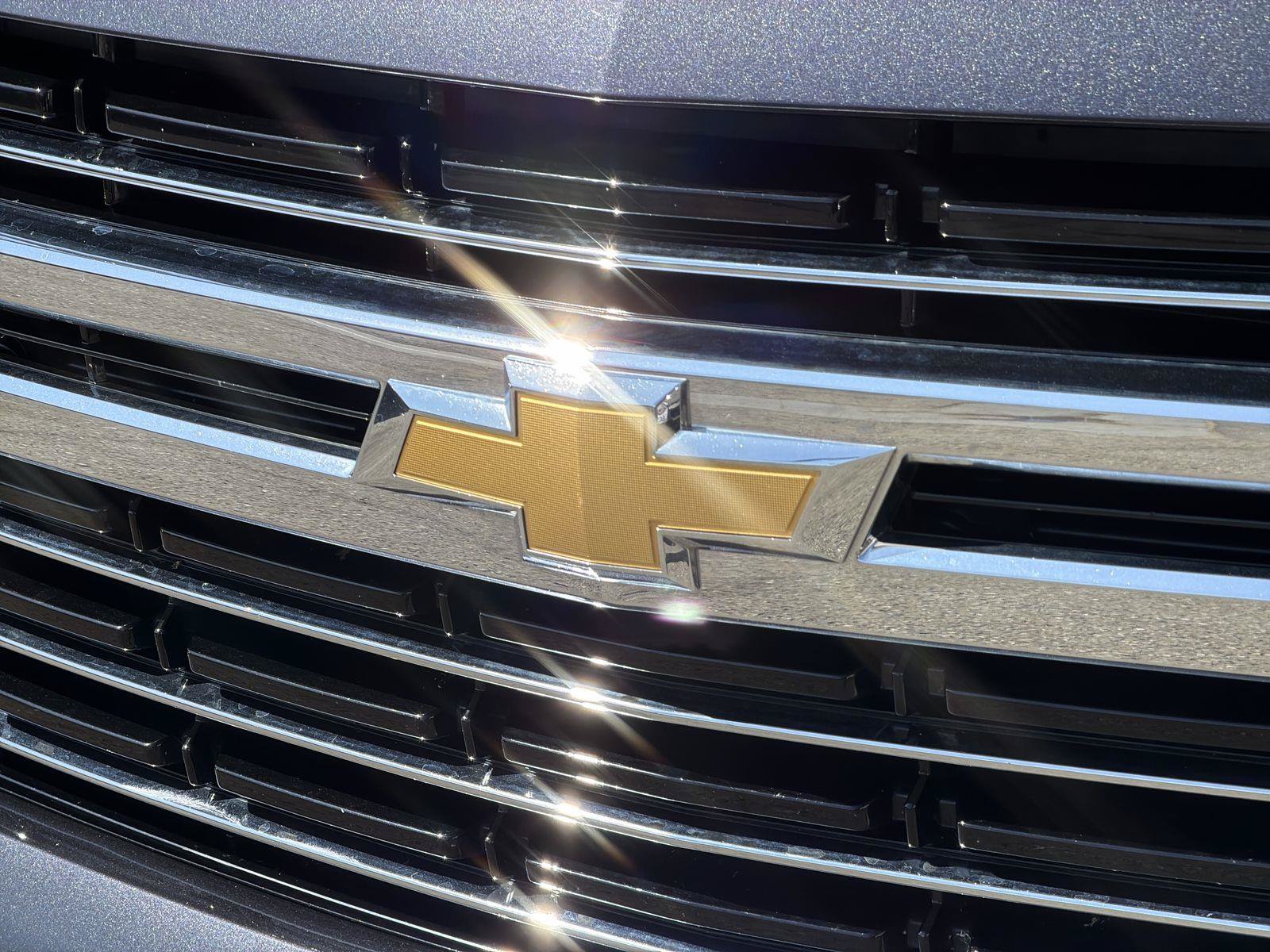 Used 2024 Chevrolet Suburban LT RWD image 30