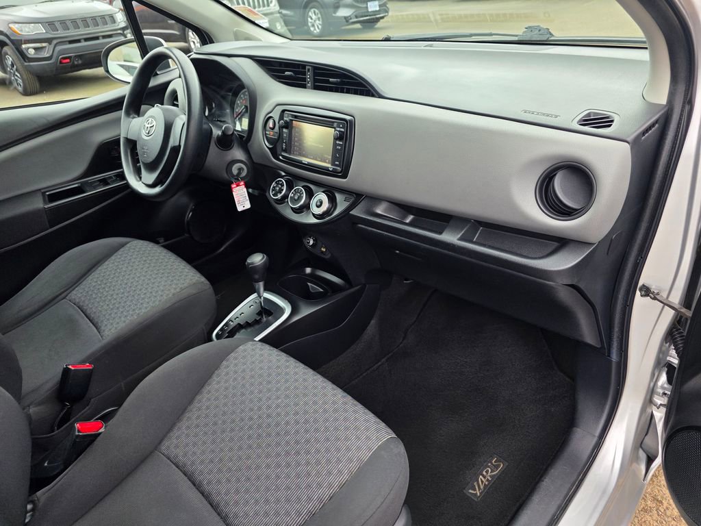 Used 2016 Toyota Yaris L image 18
