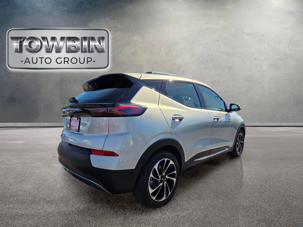 Used 2022 Chevrolet Bolt EUV Premier w/ Sun & Sound Package FWD image 5