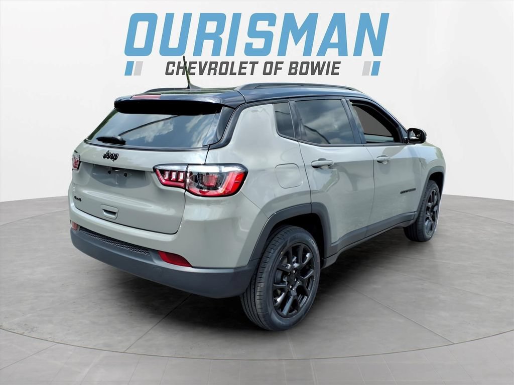 Used 2023 Jeep Compass Latitude AWD/4WD image 3