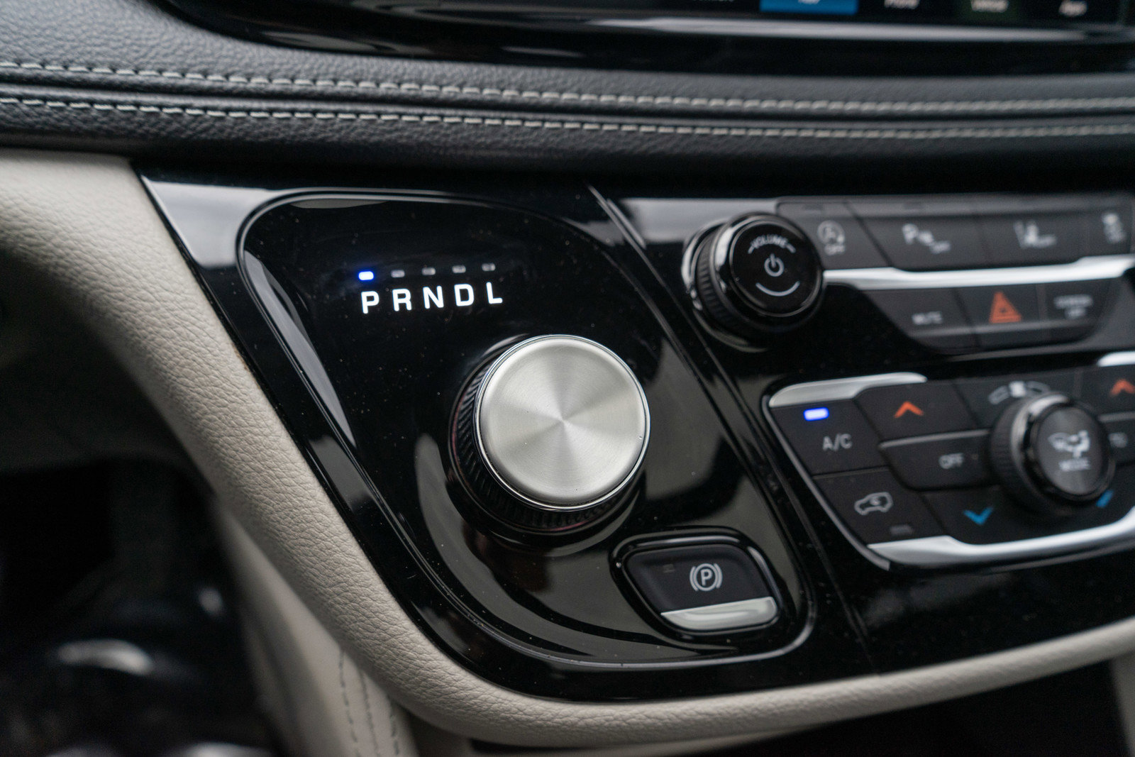 Used 2023 Chrysler Pacifica Limited image 21