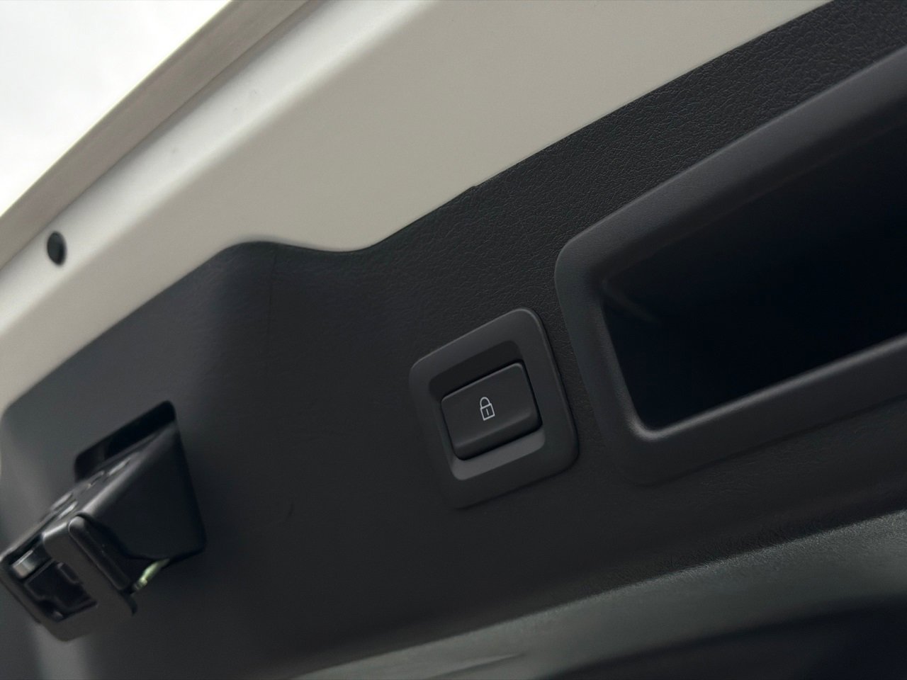 New 2026 MAZDA MAZDA3 Hatchback w/Premium Plus Pkg image 8