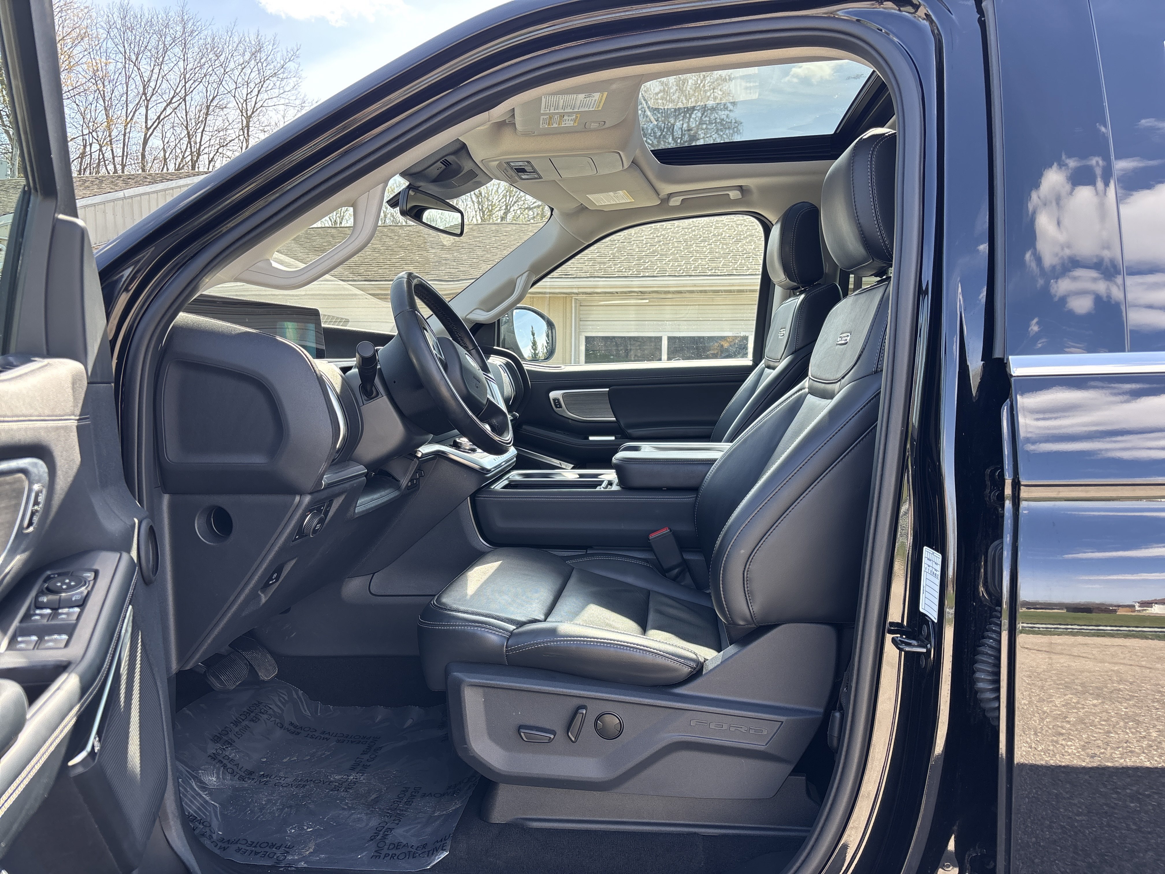 Used 2025 Ford Expedition Platinum AWD/4WD image 16