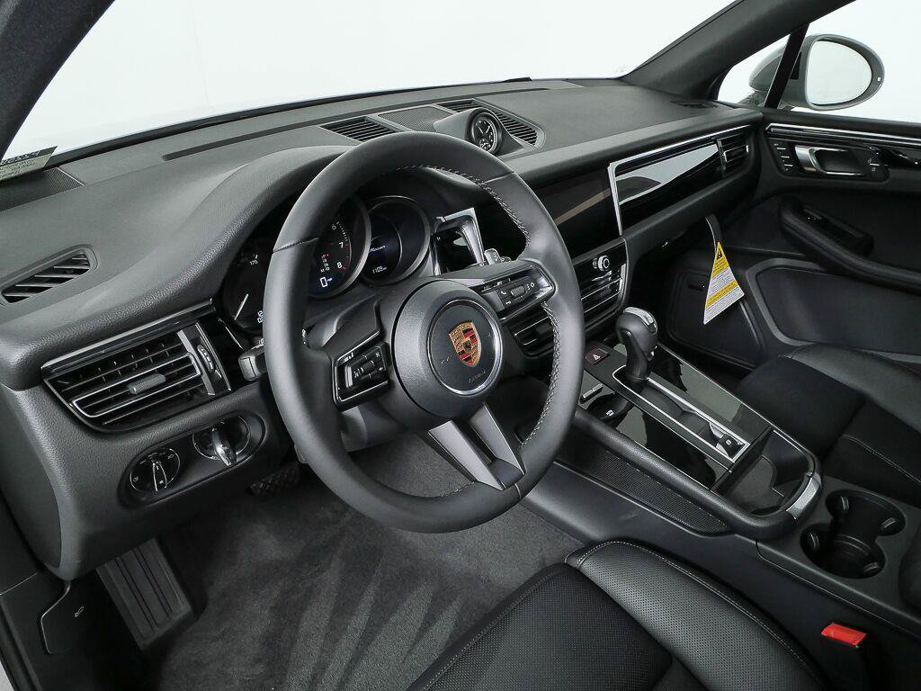 Certified 2026 Porsche Macan Turbo AWD/4WD image 4