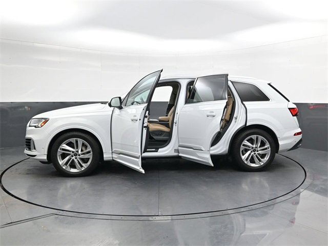 Used 2023 Audi Q7 3.0T Prestige image 32