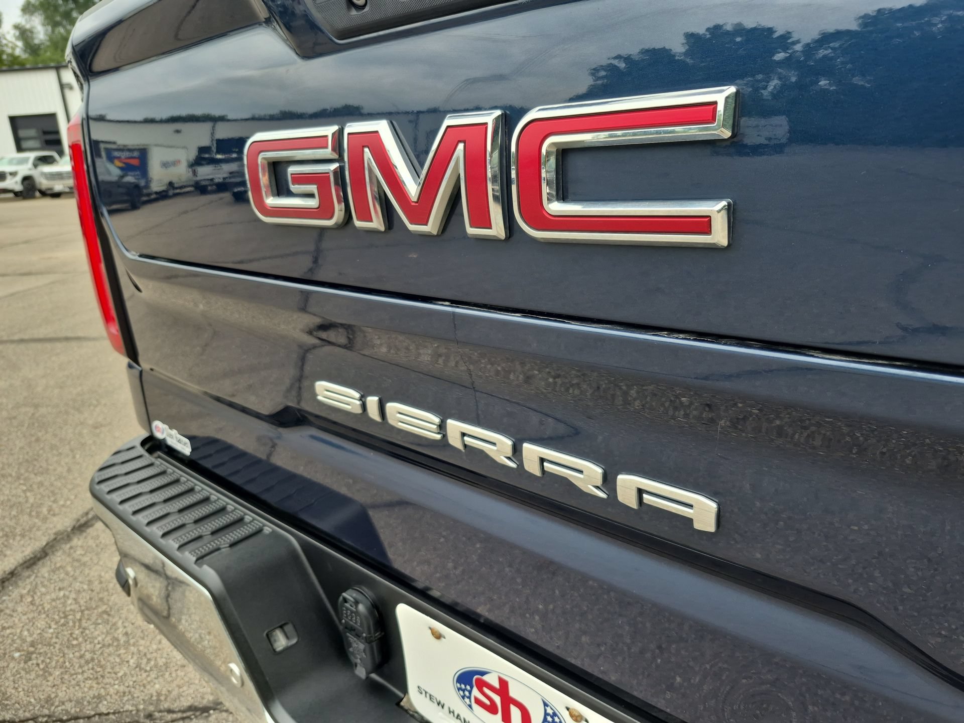 Used 2019 GMC Sierra 1500 SLT w/ SLT Premium Plus Package AWD/4WD image 30
