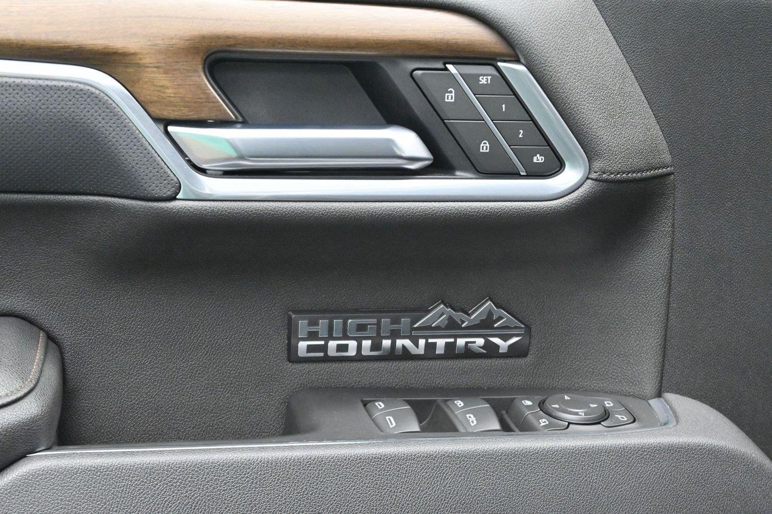 Used 2025 Chevrolet Silverado 1500 High Country w/ Technology Package AWD/4WD image 10