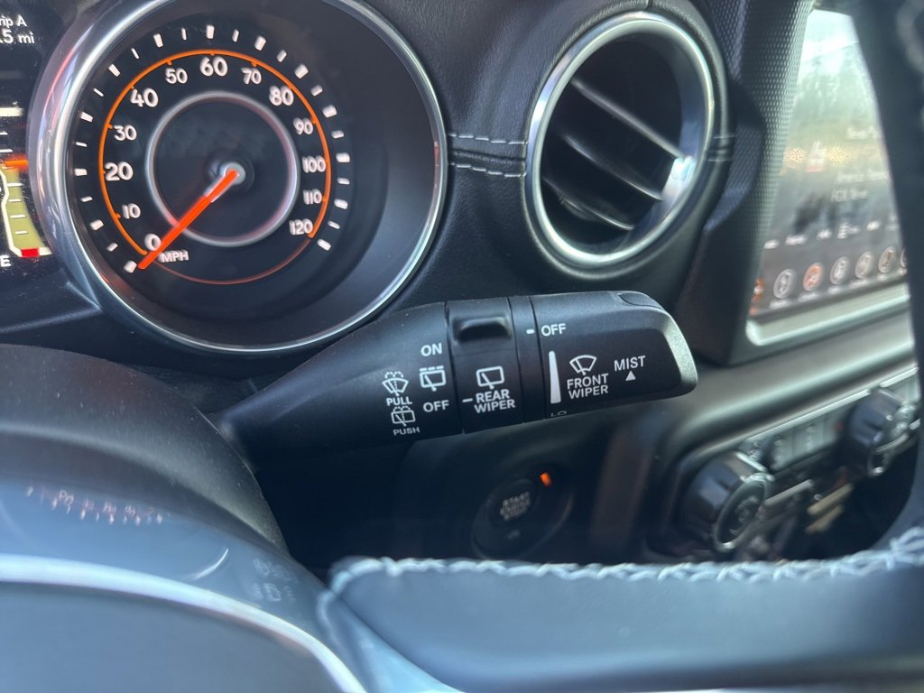 Used 2018 Jeep Wrangler Unlimited Sahara image 29