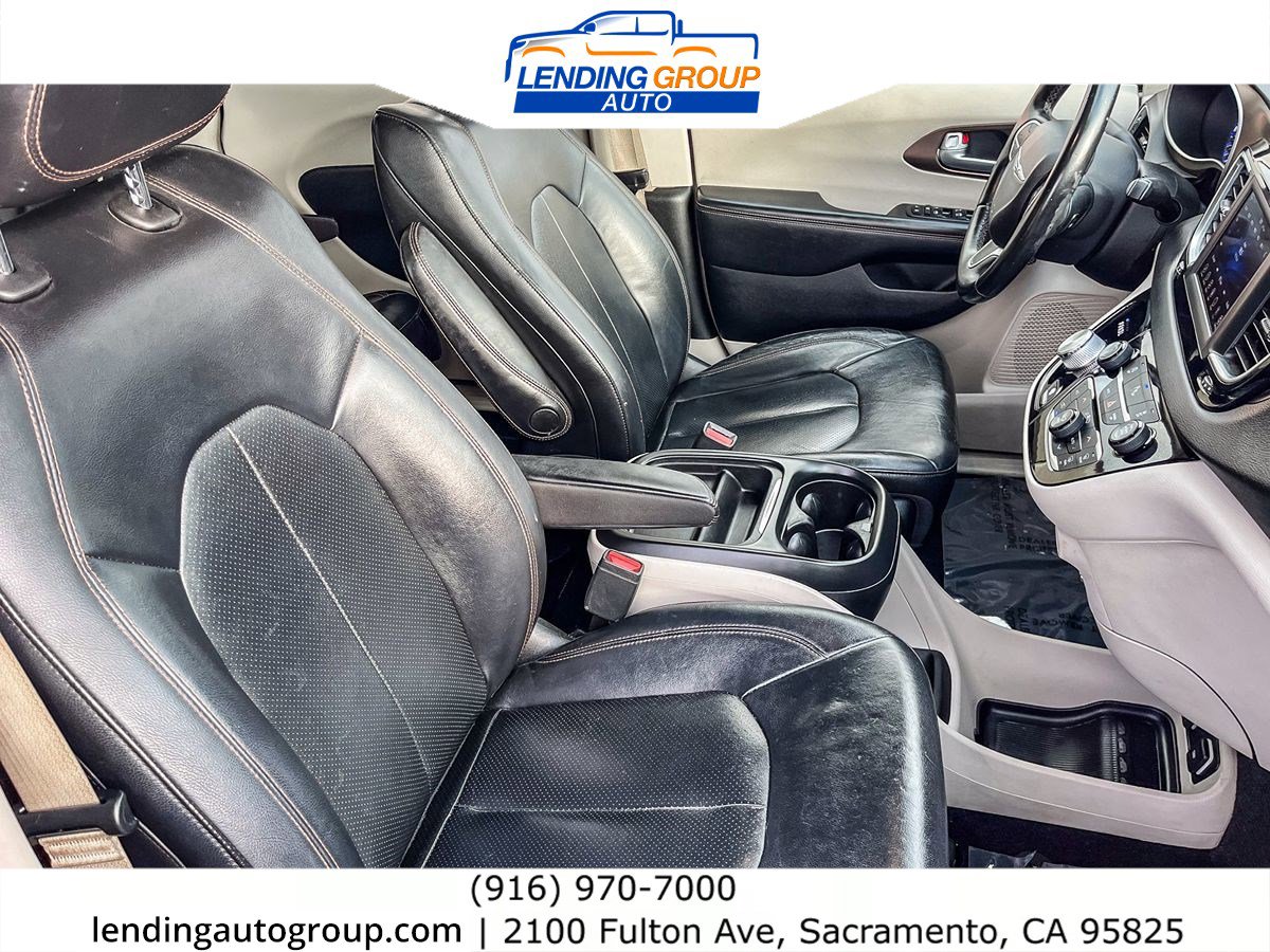 Used 2018 Chrysler Pacifica Touring-L image 14