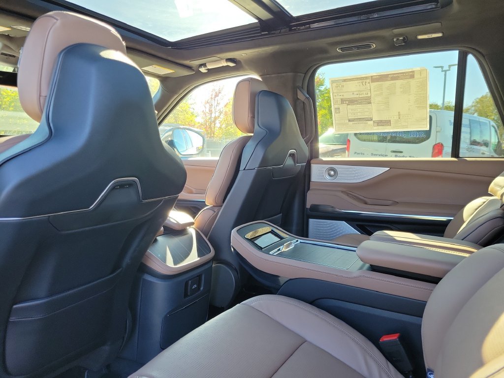 New 2027 Lincoln Navigator L Black Label AWD/4WD image 17