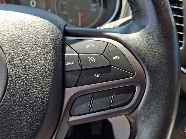 Used 2020 Jeep Cherokee Latitude Plus w/ Comfort/Convenience Group AWD/4WD image 18