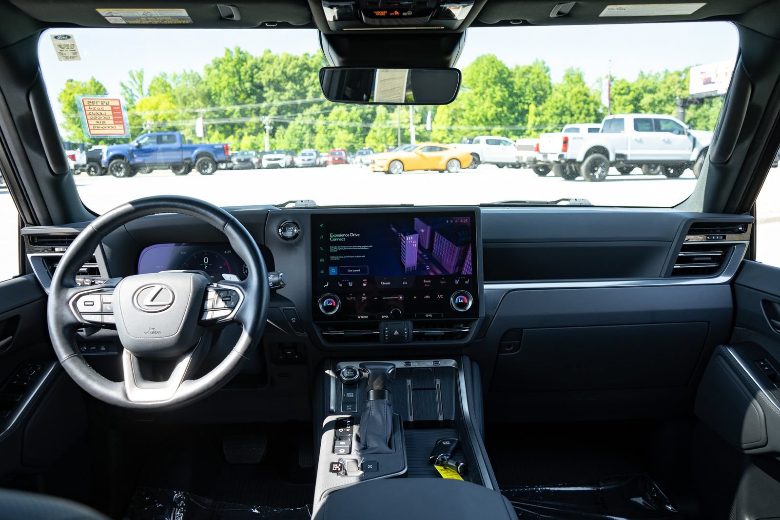 Used 2024 Lexus GX 550 w/ Accessory Package (2T) AWD/4WD image 32