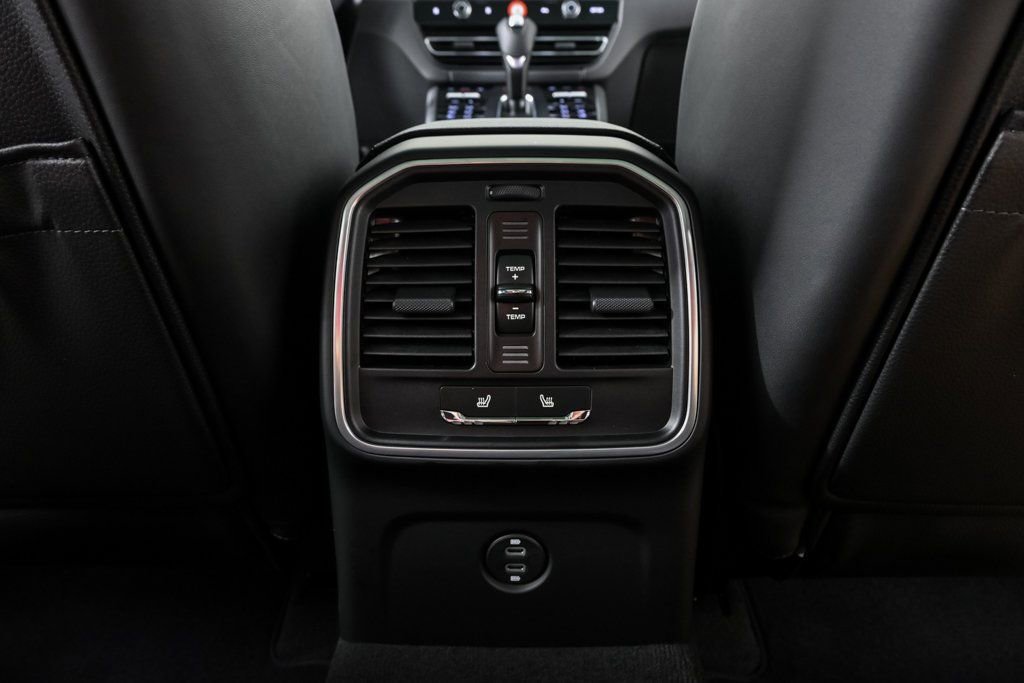 New 2026 Porsche Macan image 21