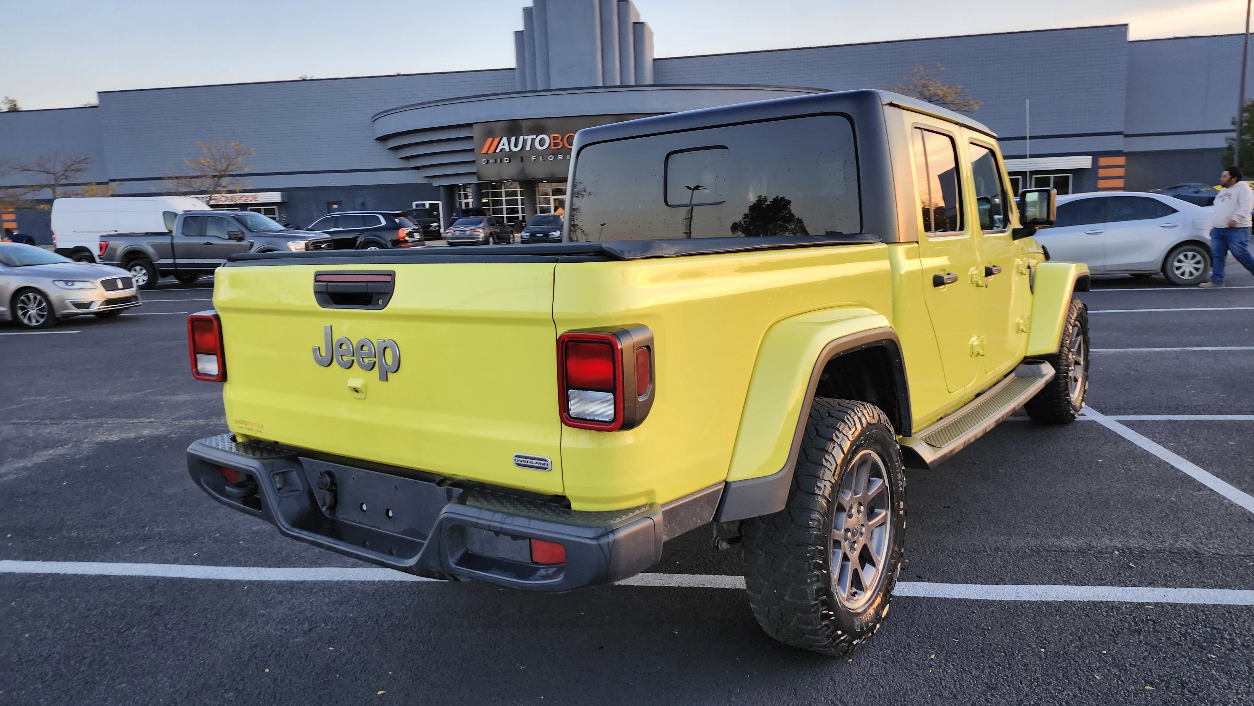 Used 2023 Jeep Gladiator Overland w/ Cold Weather Group image 10