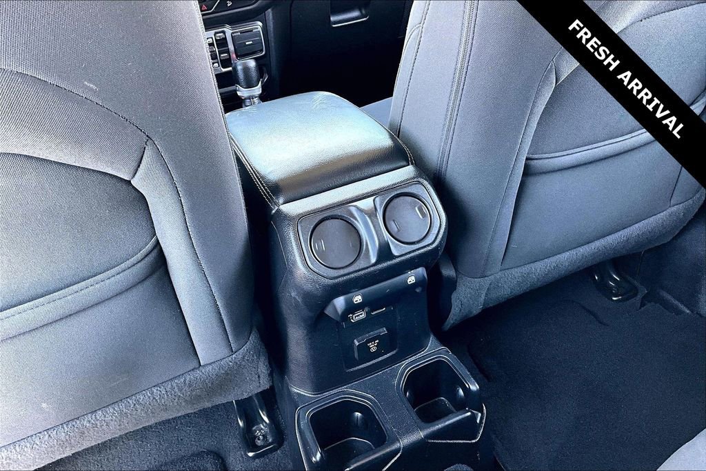 Used 2020 Jeep Wrangler Unlimited Sahara image 10
