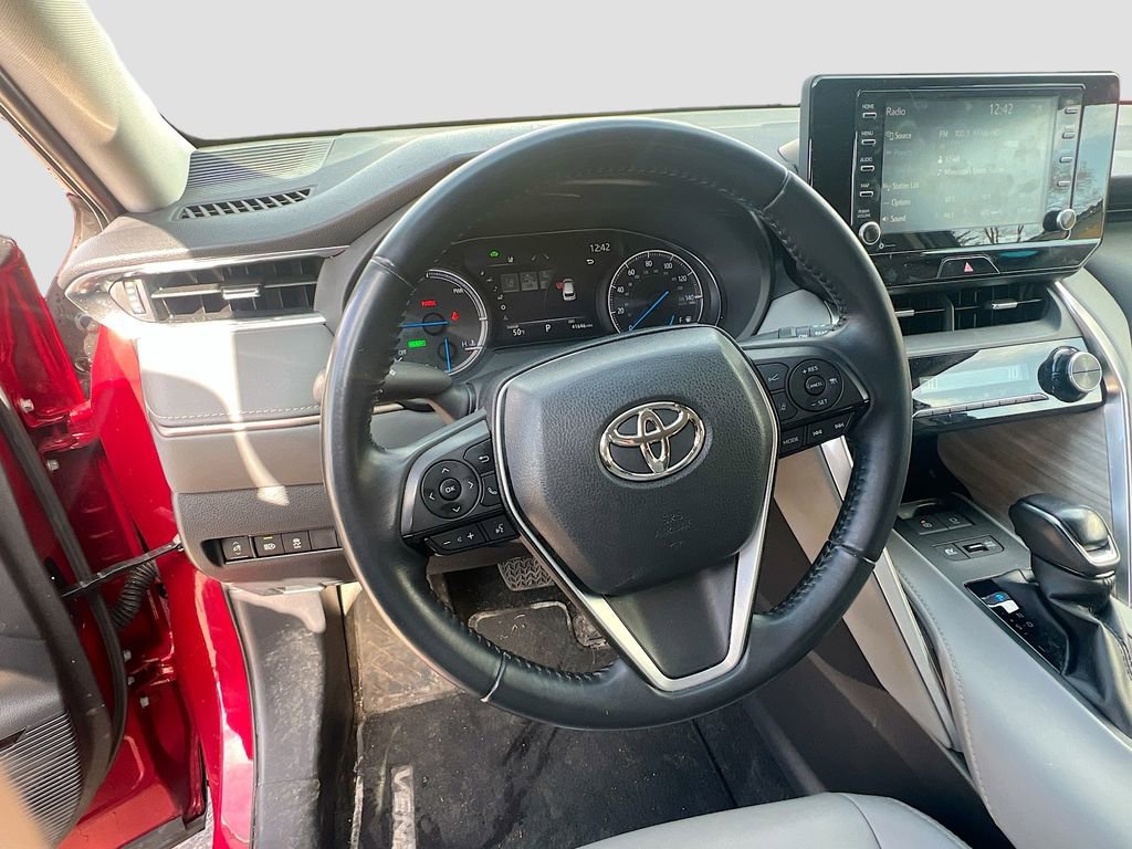 Used 2022 Toyota Venza XLE image 11