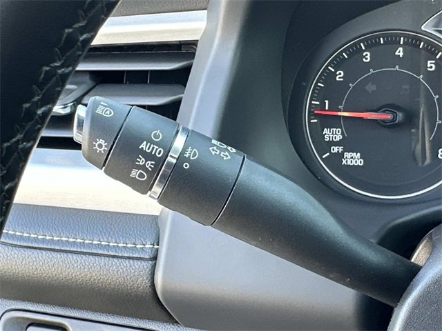 Used 2023 GMC Acadia SLT w/ Preferred Package image 8