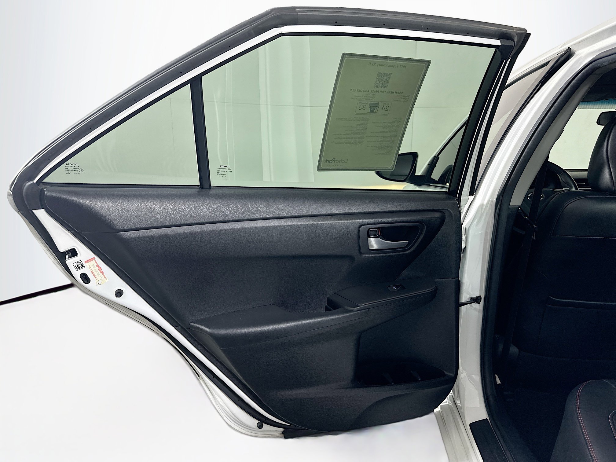 Used 2017 Toyota Camry SE image 24