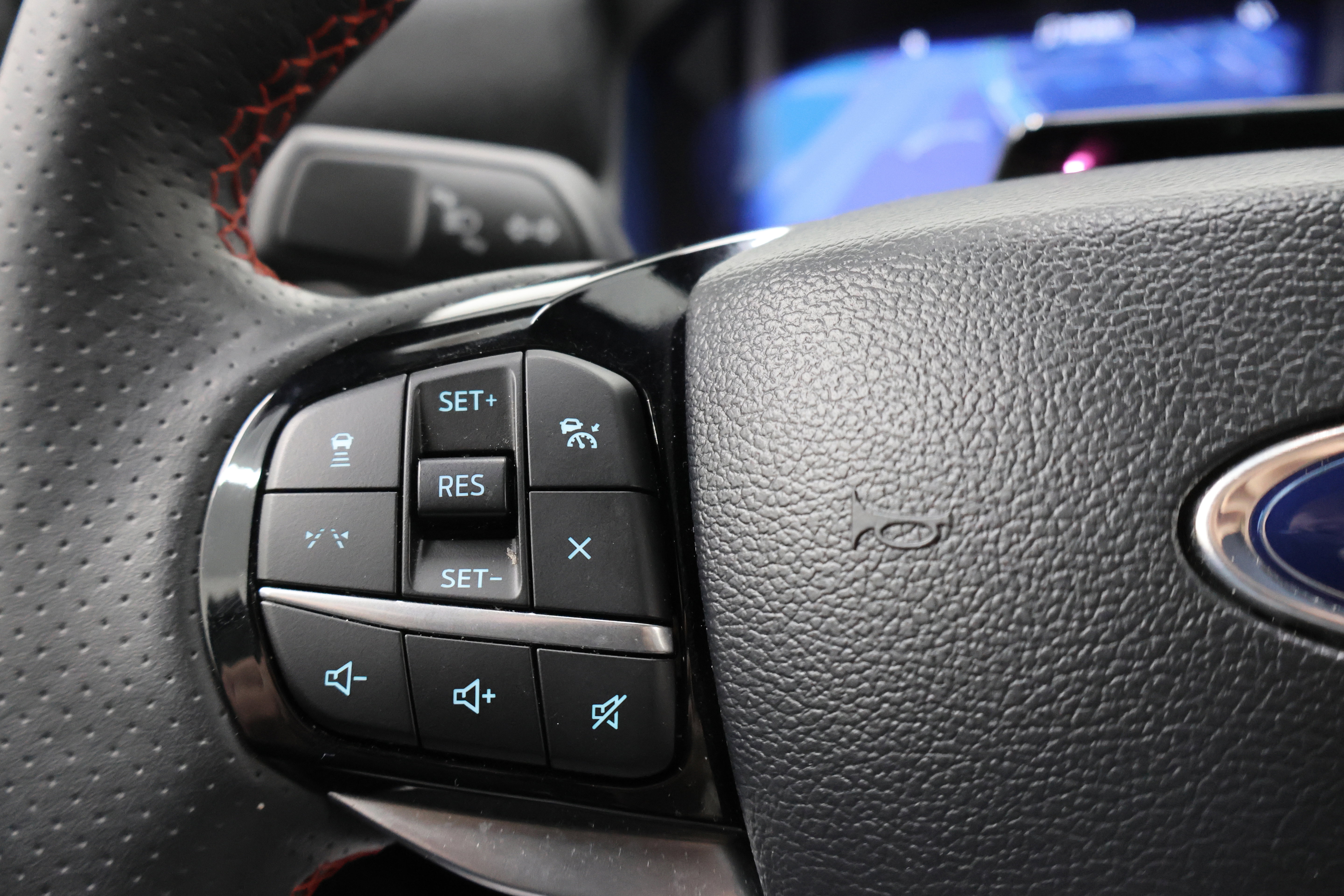 Used 2025 Ford Explorer ST-Line image 16