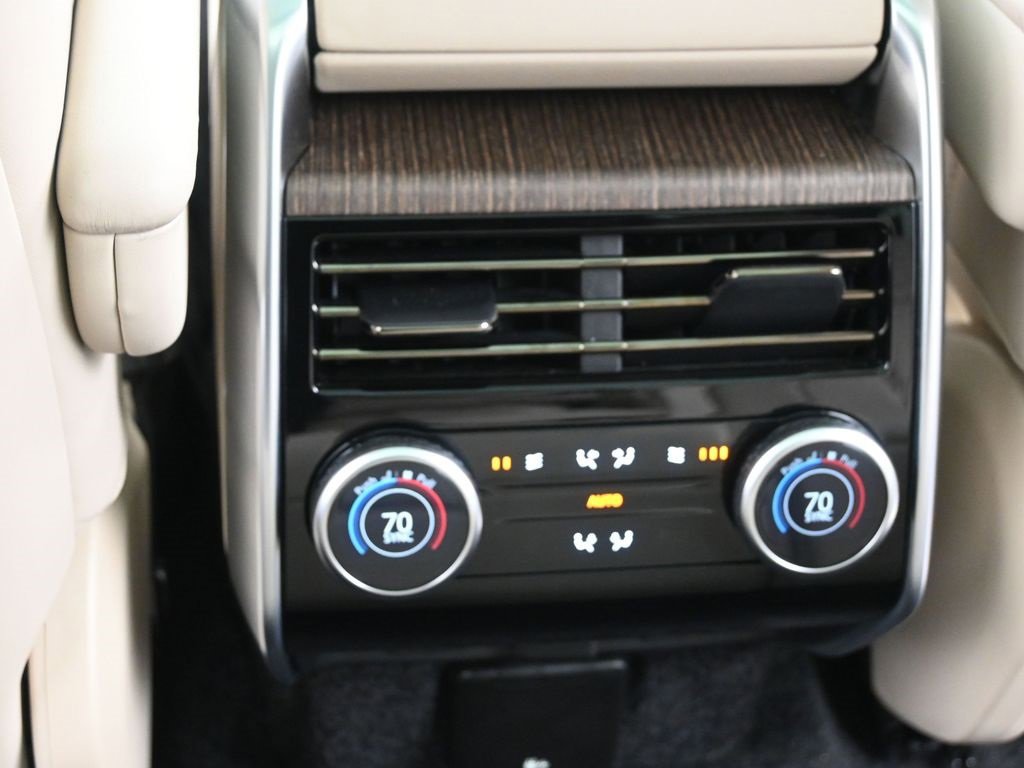Used 2024 Land Rover Range Rover SE image 14
