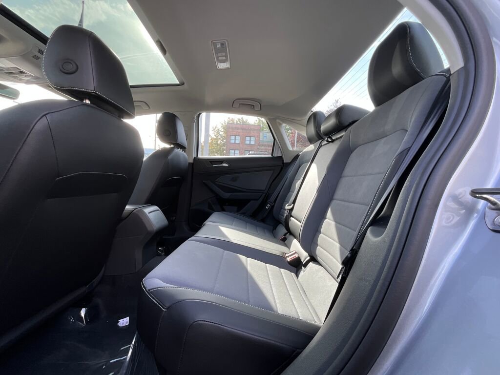 New 2025 Volkswagen Jetta SE image 11