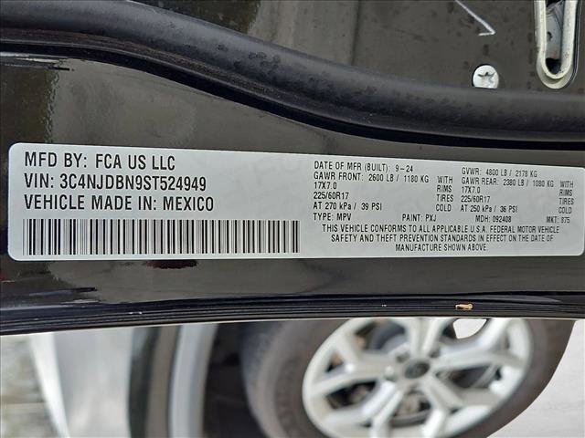 Used 2025 Jeep Compass Latitude image 22