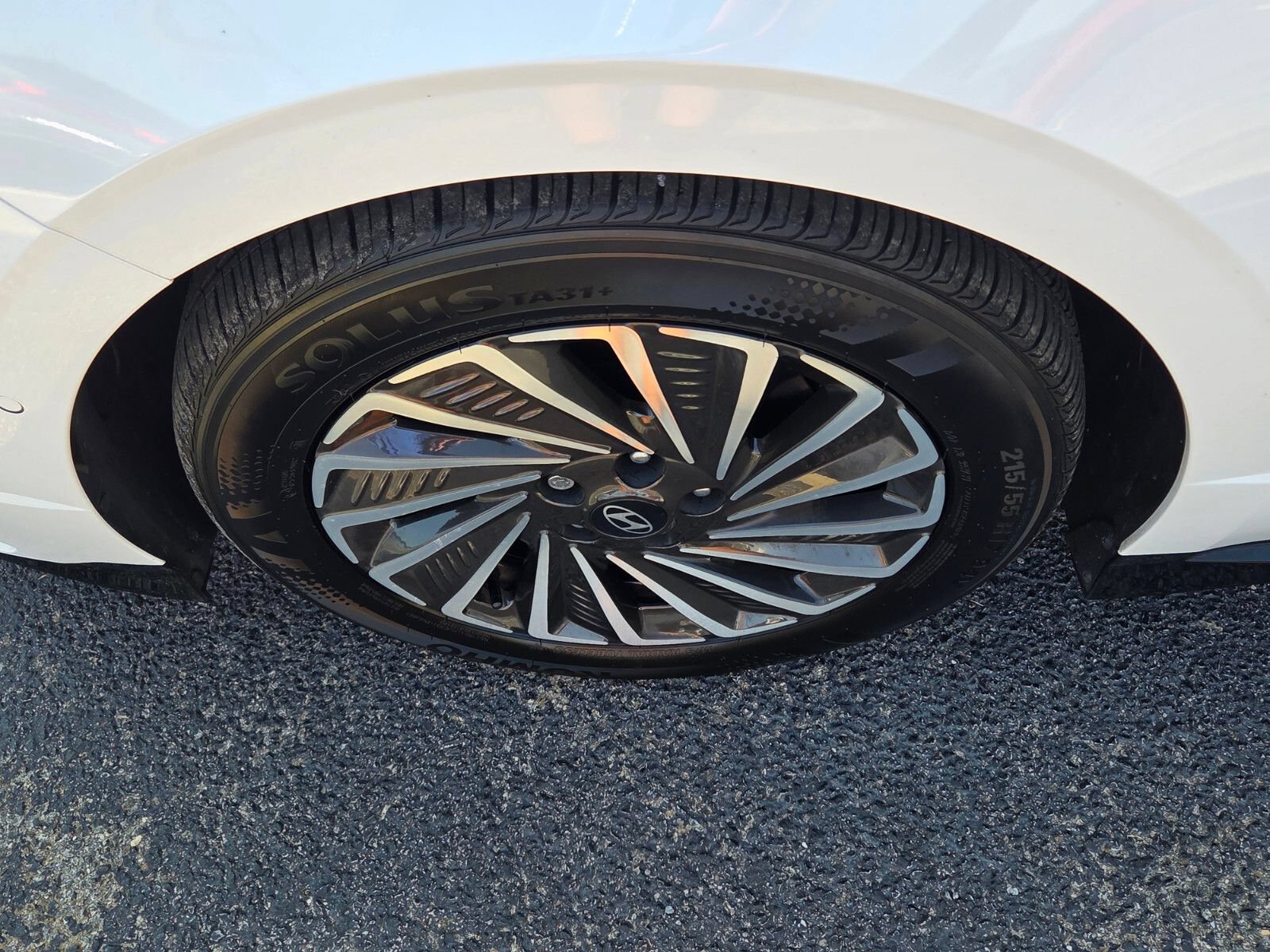 Used 2024 Hyundai Sonata Limited FWD image 17