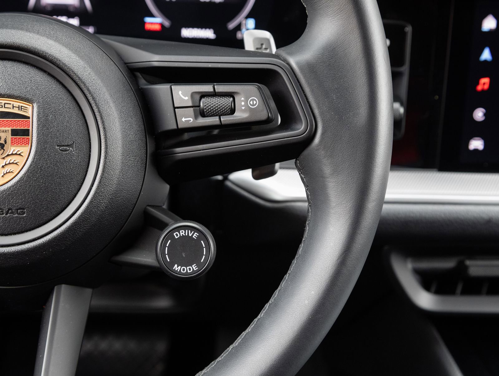 Certified 2025 Porsche Cayenne image 16