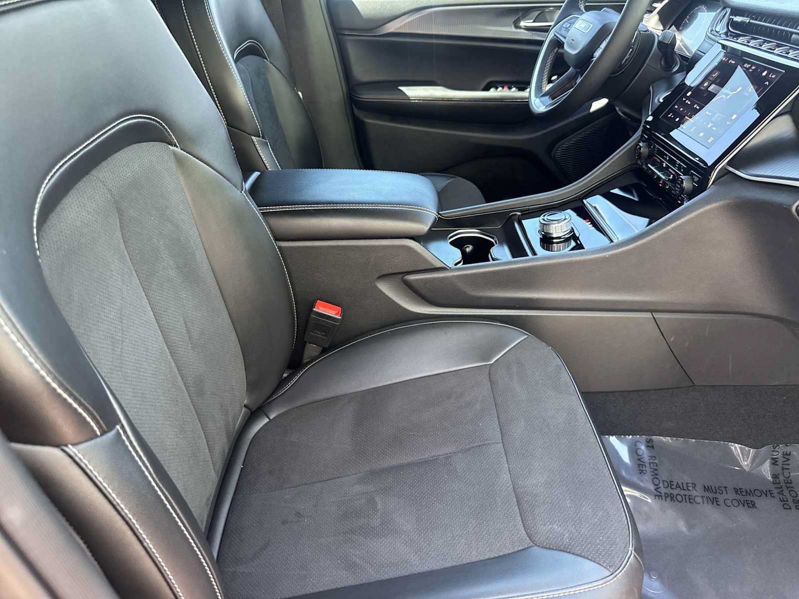 Used 2025 Jeep Grand Cherokee Altitude AWD/4WD image 18