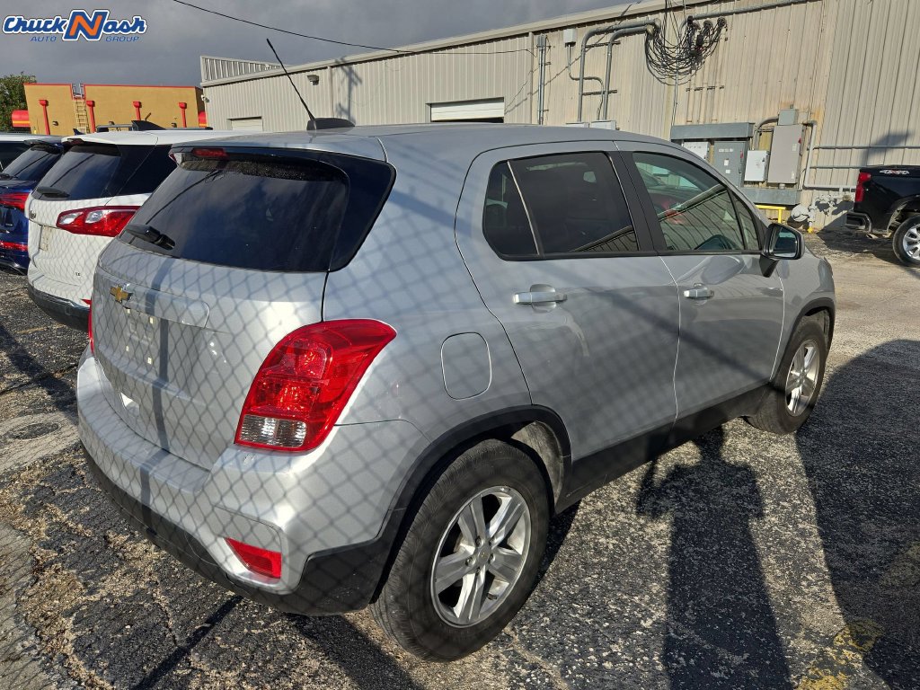 Used 2022 Chevrolet Trax LS w/ Tint and Cruise Package FWD image 6