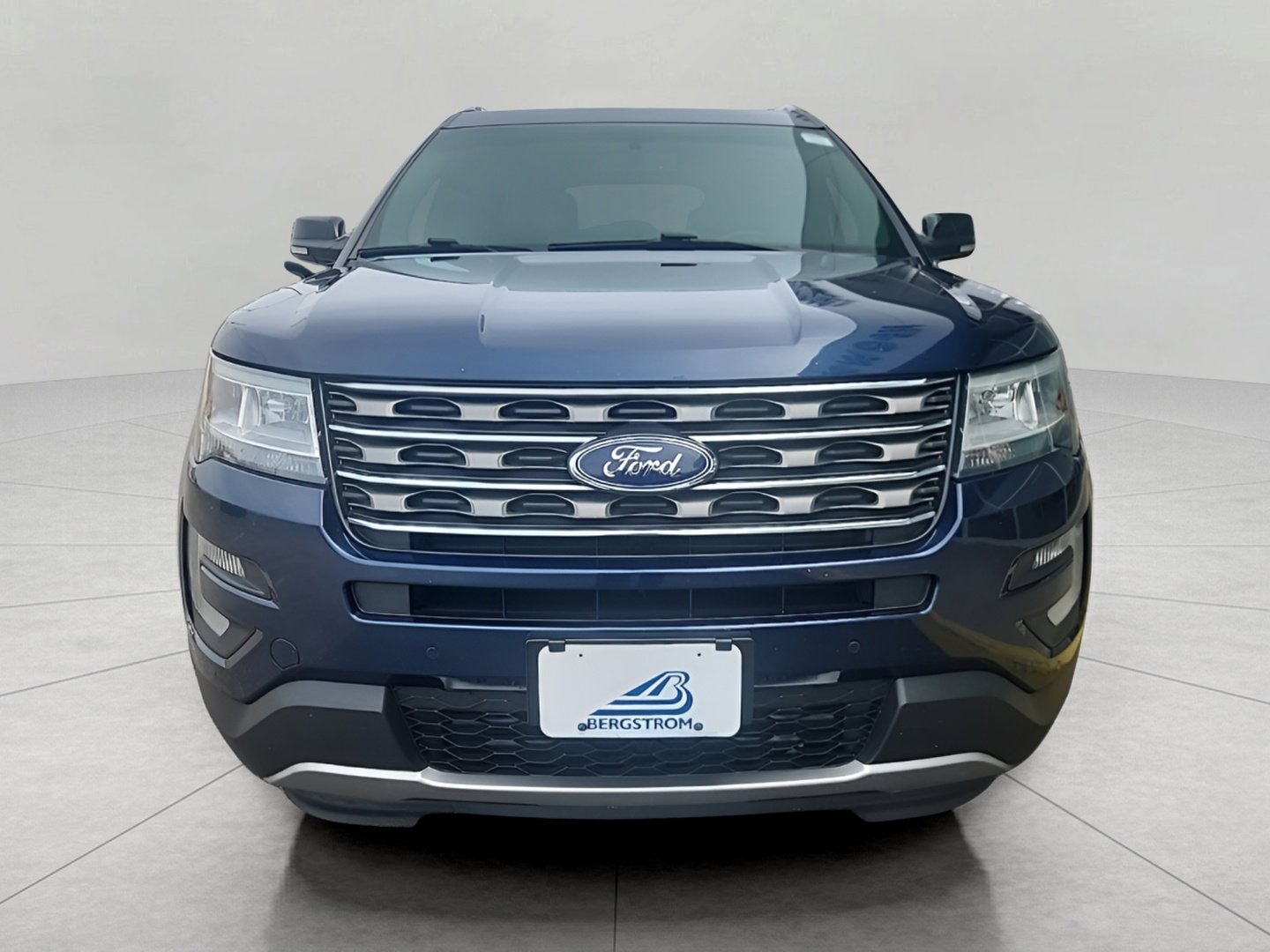 Used 2016 Ford Explorer XLT w/ Equipment Group 202A image 4