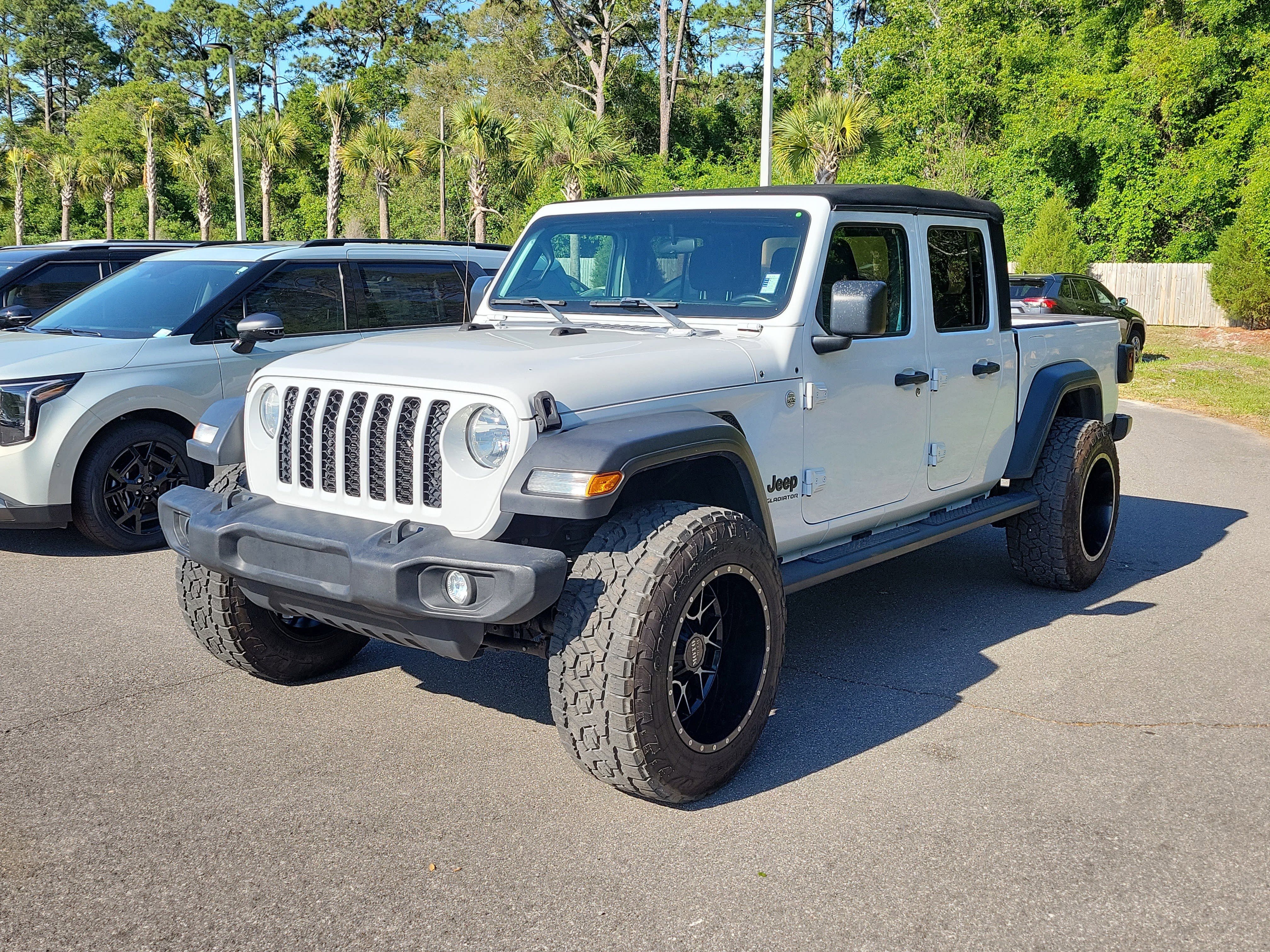 Used 2020 Jeep Gladiator Sport w/ Quick Order Package 24S AWD/4WD image 3