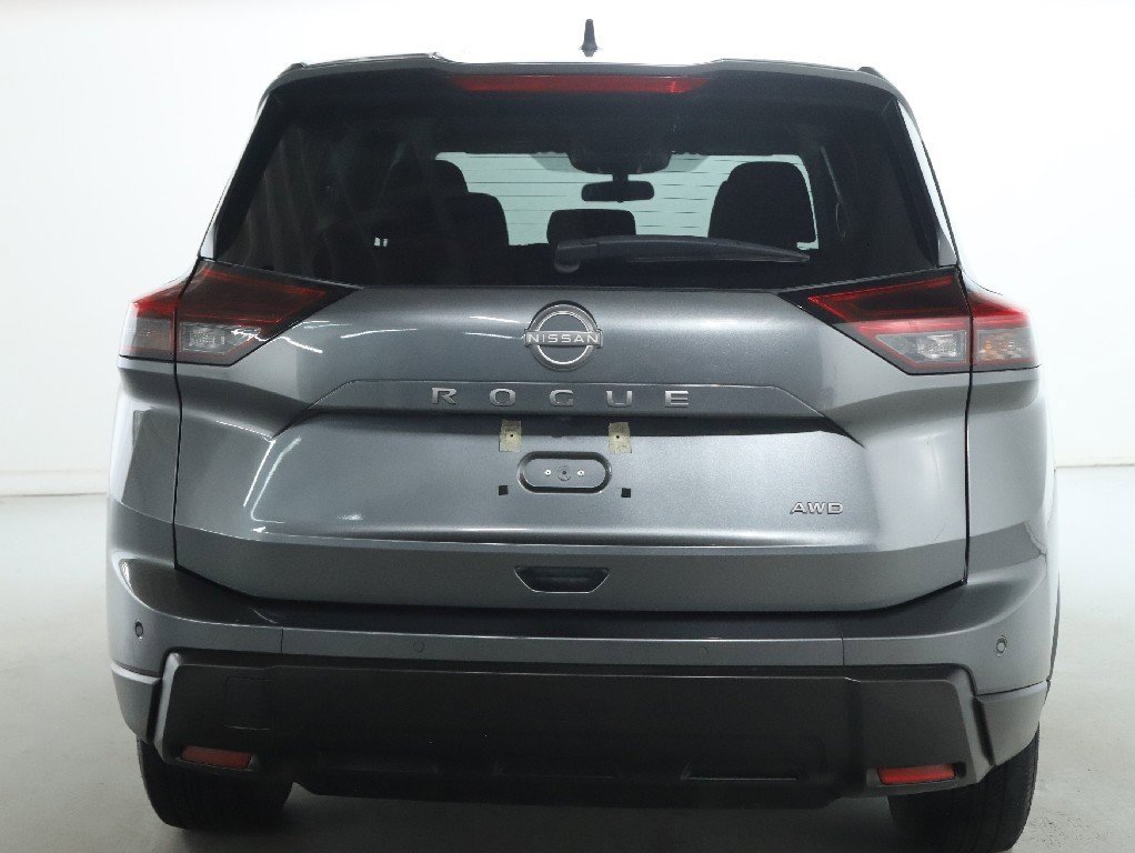 Used 2024 Nissan Rogue S image 43