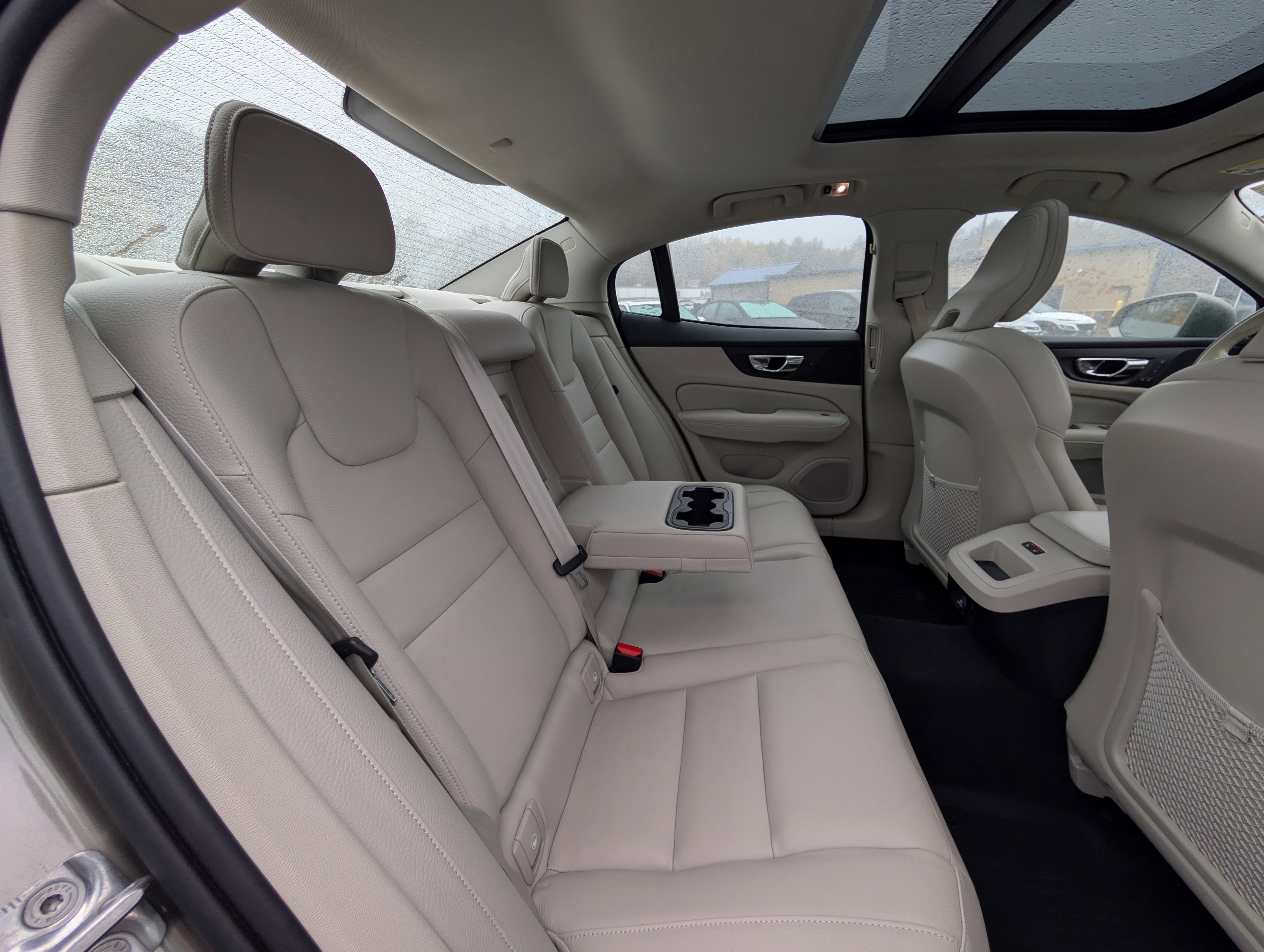 Used 2020 Volvo S60 T6 Momentum image 45