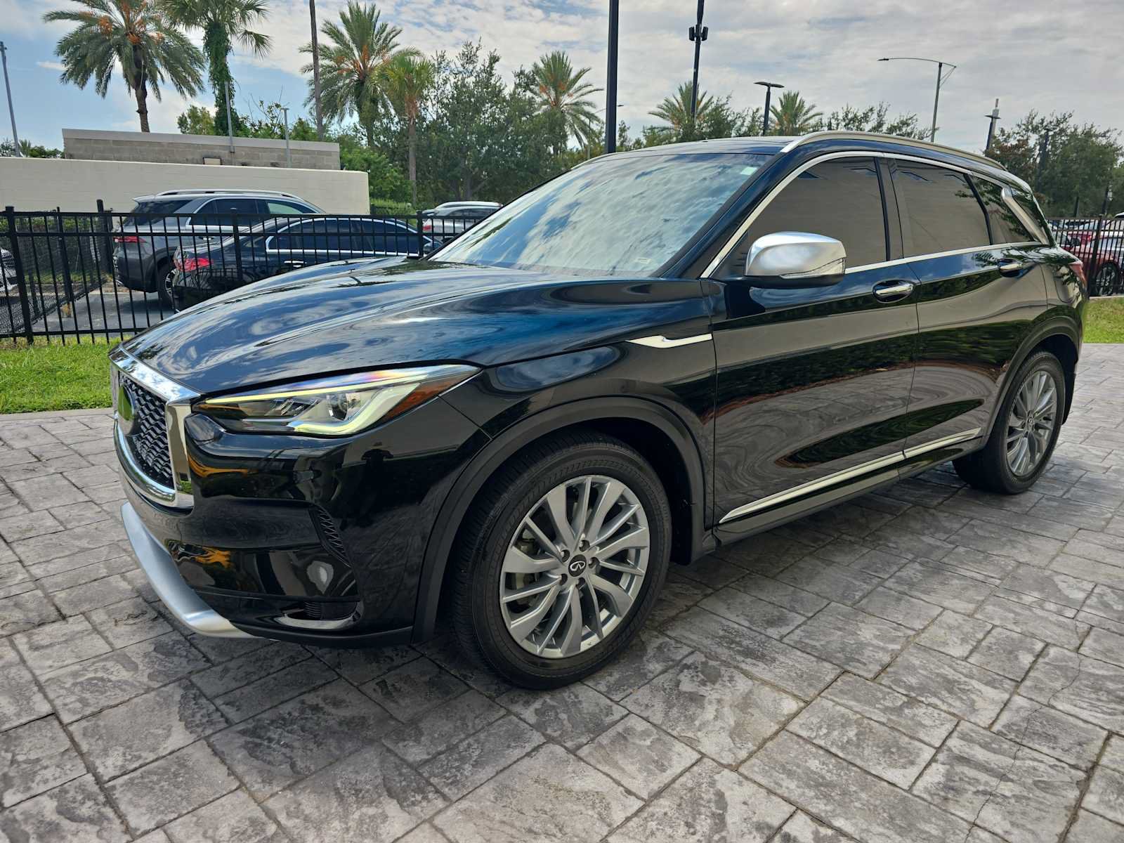 Used 2024 INFINITI QX50 Luxe w/ Accent Package FWD image 8