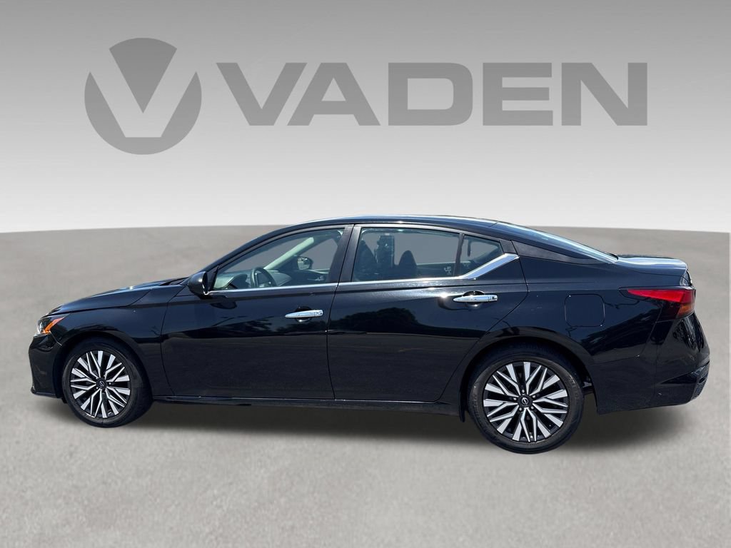 Used 2024 Nissan Altima 2.5 SV FWD image 17