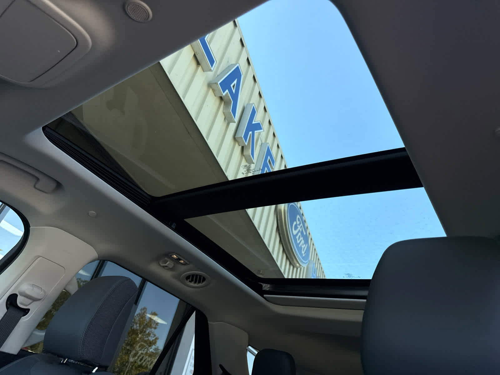 New 2025 Ford Explorer Active w/ Active Comfort Package image 5