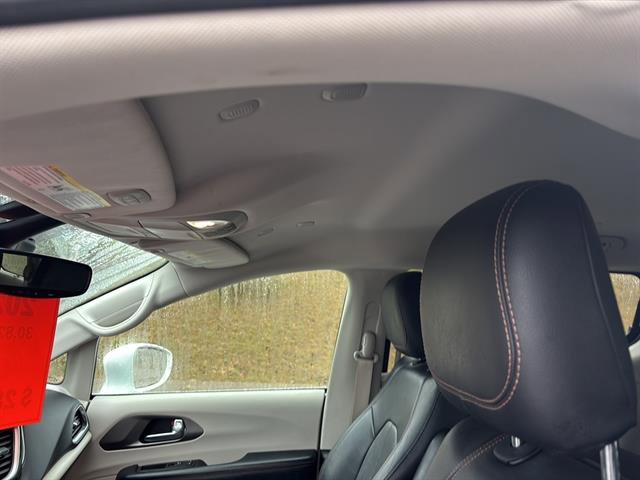 Used 2020 Chrysler Pacifica Touring-L Plus w/ Advanced Safetytec Group image 15