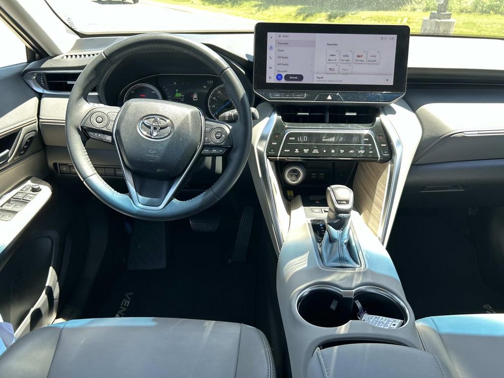 Used 2024 Toyota Venza XLE AWD/4WD image 18