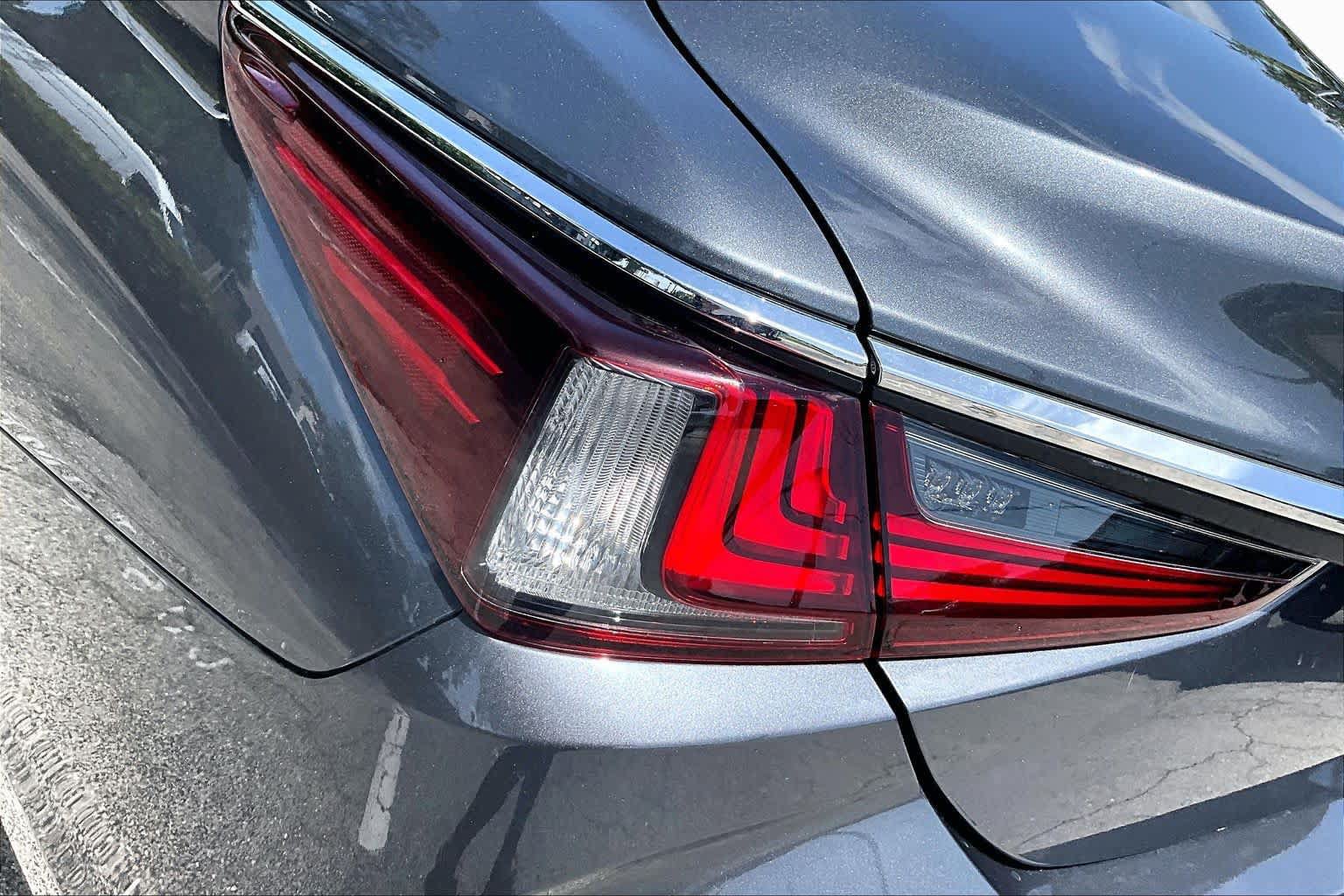 Used 2022 Lexus ES 350 w/ Premium Package FWD image 29