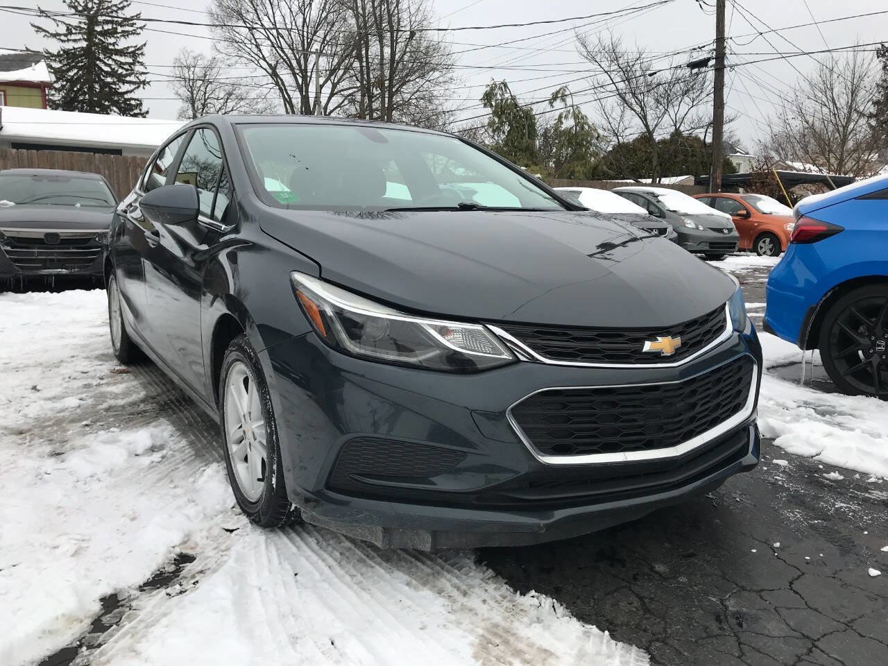 Used 2017 Chevrolet Cruze LT image 2