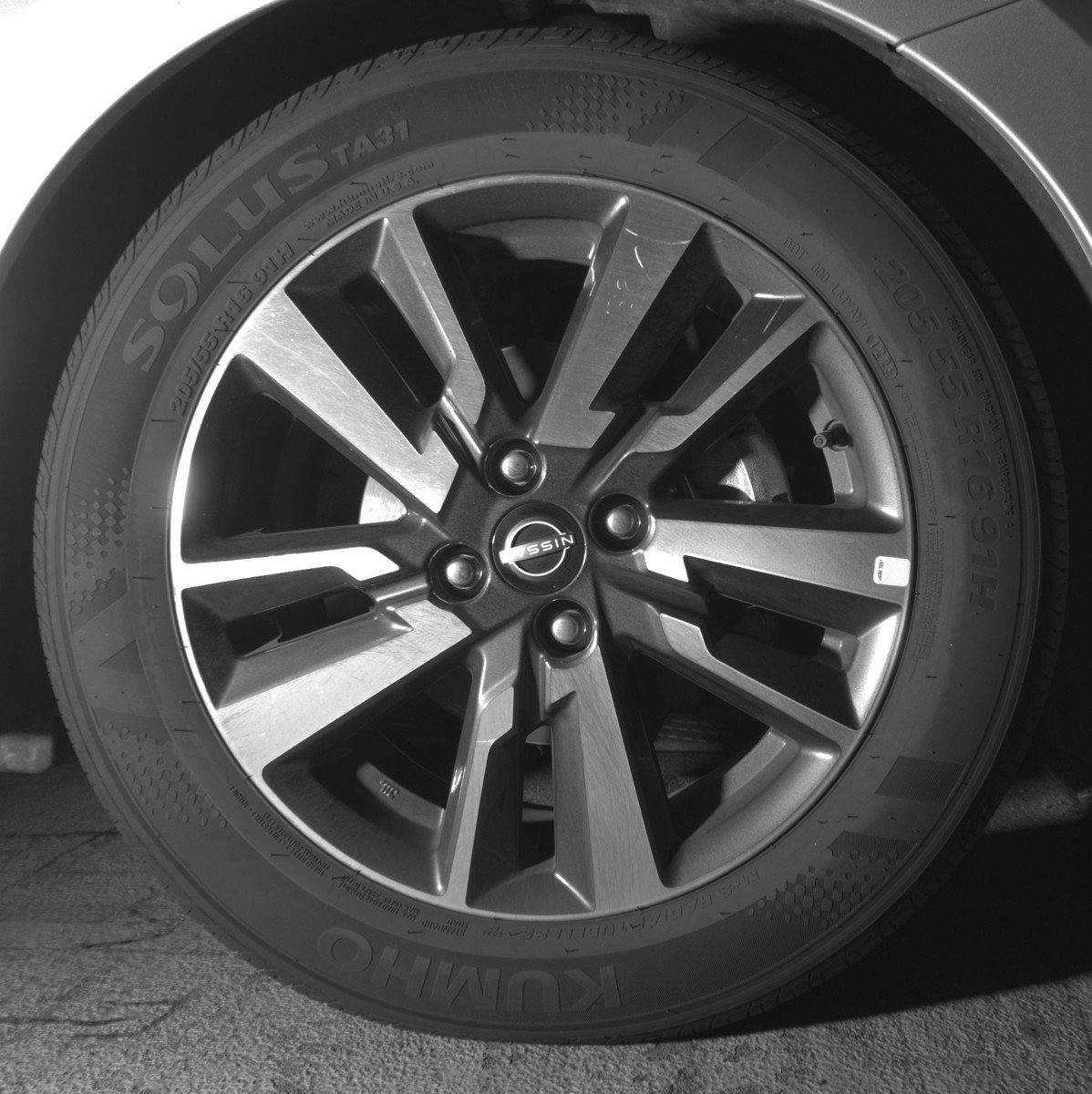 Used 2025 Nissan Versa SV image 13