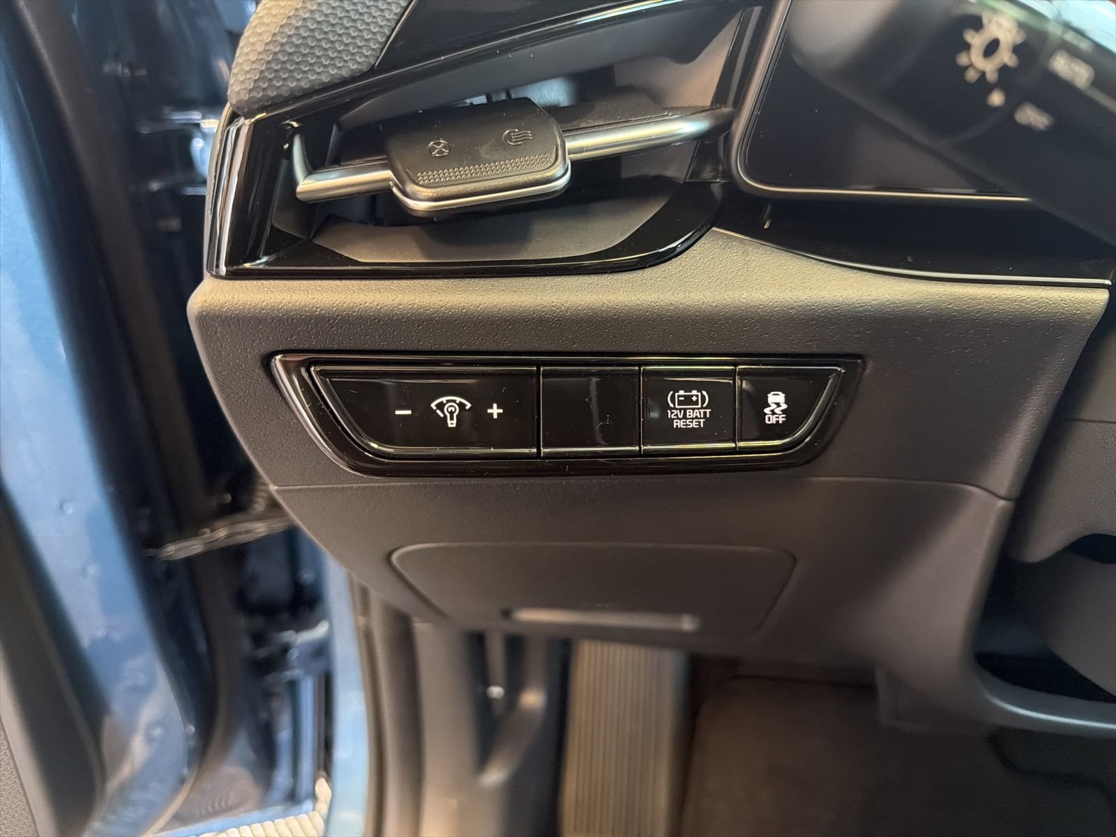 New 2026 Kia Niro EX FWD image 15