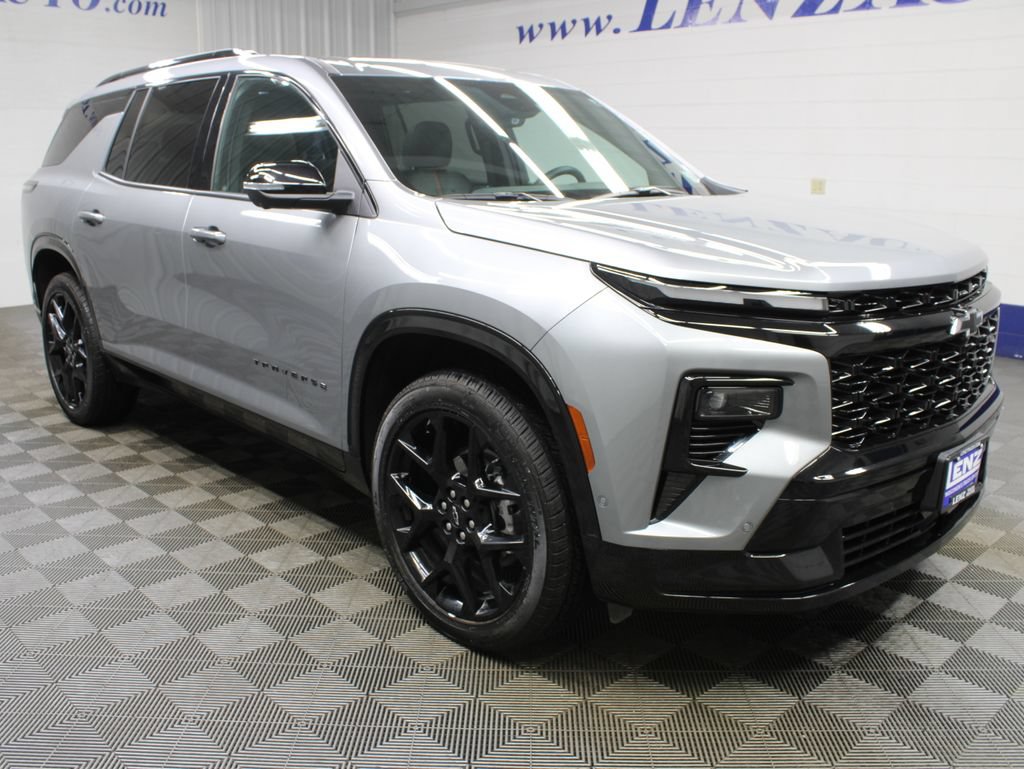 Used 2026 Chevrolet Traverse RS AWD/4WD image 3