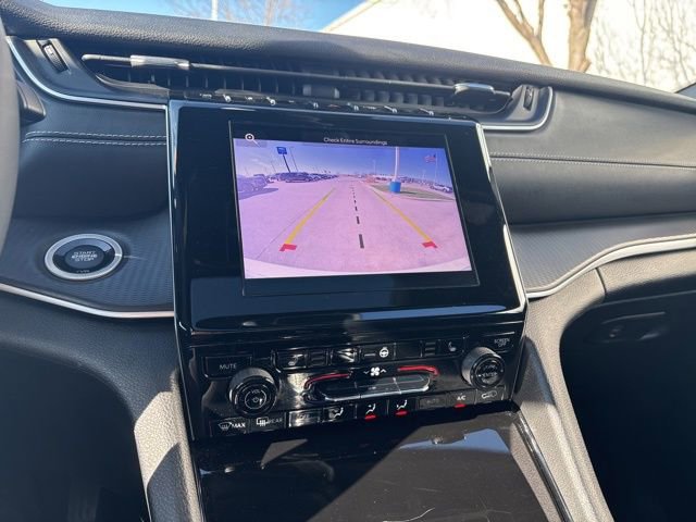 Used 2023 Jeep Grand Cherokee Altitude image 18