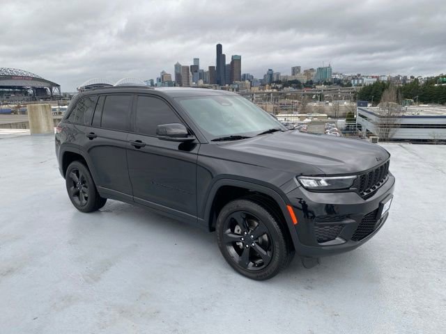 Used 2023 Jeep Grand Cherokee Altitude image 26